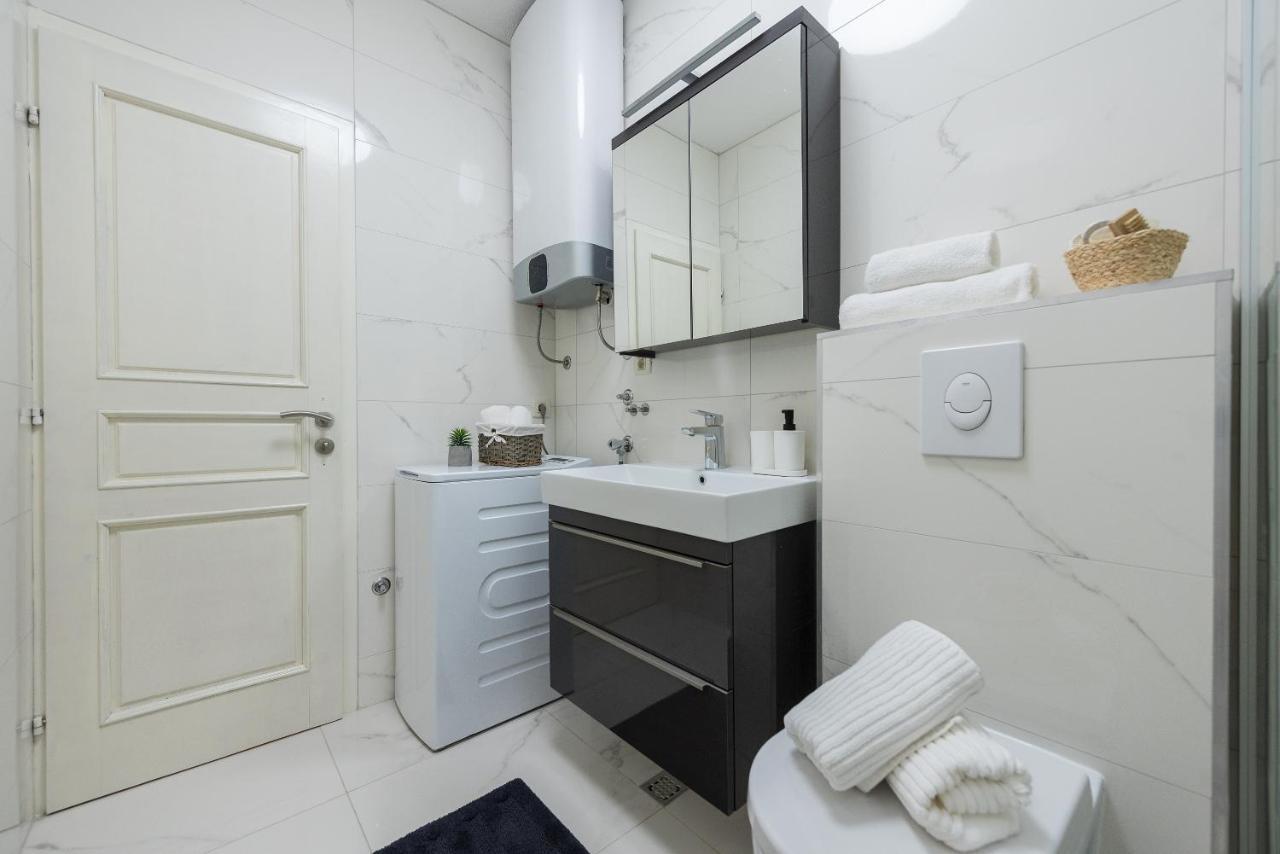 Apartment Sole Mio -Sea View Makarska Esterno foto