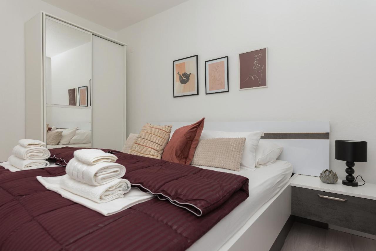 Apartment Sole Mio -Sea View Makarska Esterno foto